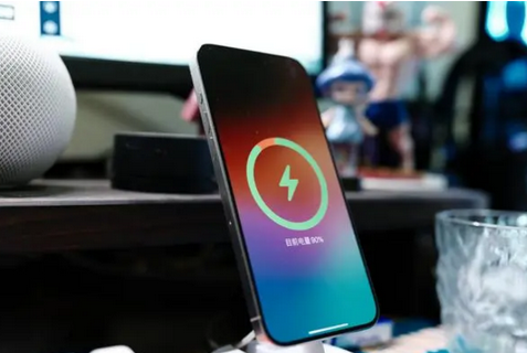 张北苹果15换屏服务分享用什么充电器给iPhone15充电更好 